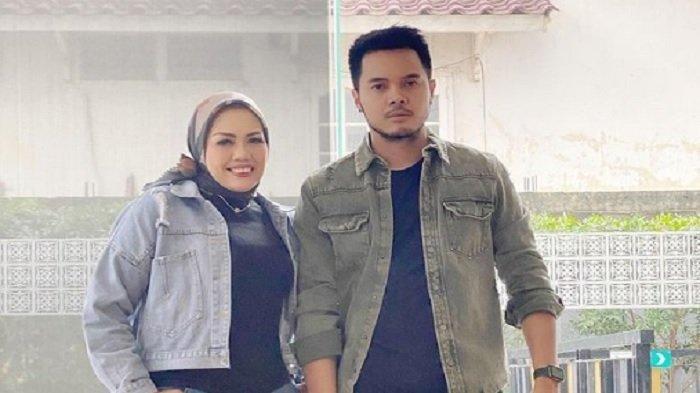 Elly Sugigi dan Aher