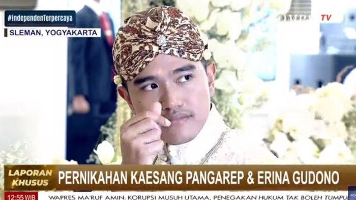Kaesang Pangarep mengepalkan tangannya bertanda 'Heart sign' atau simbol cinta sharanghaeyo dihadapan awak media.