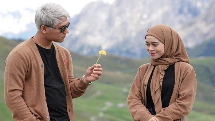 Setiap bulan maupun tiap tahun muncul lagu viral dengan banyak karakter,Sehingga para penyanyi berkreatifitas