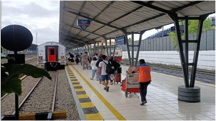 PT Kereta Api Indonesia (Persero) Divre III Palembang menyiapkan 46.692 tiket kereta api selama periode libur Nataru 2022/2023.