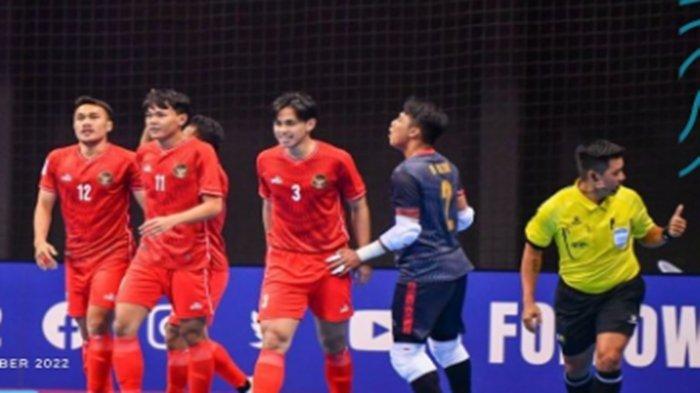 Para pemain Timnas Futsal Indonesia berselebrasi usai mencetak gol di Piala Asia Futsal 2022