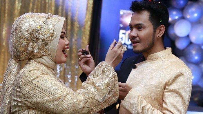 Penyebab Elly Sugigi Berpisah dengan Irwan Aher, Sebut Suami Punya Hubugan dengan Laki-laki Lain