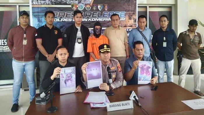 Anti, pelaku penembakan terhadap supir truk di Desa Sungai Ceper, Kecamatan Sungai Menang, Kabupaten Ogan Komering Ilir saat digiring ke Mapolres OKI, Minggu (27/11/2022) siang.