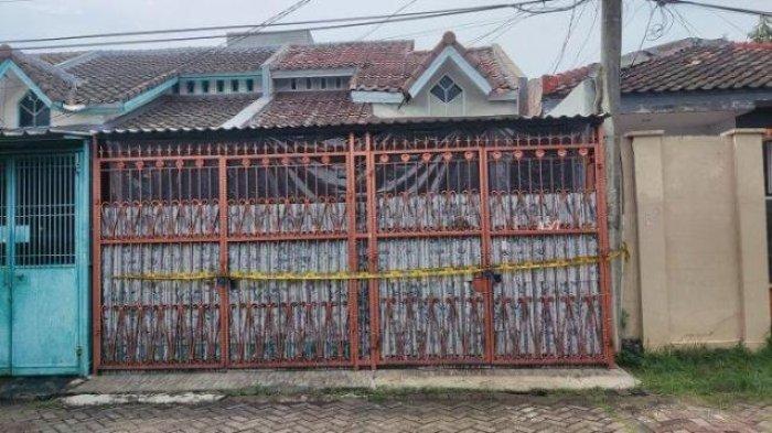 Rumah di Perumahan Citra Garden, Kecamatan Kalideres, Jakarta Barat yang menjadi lokasi penemuan 4 mayat satu keluarga, Kamis (10/11/2022). Kini teman semasa hidup ungkap karakter Dian (42) salah satu angggota keluarga yang tewas misterius di rumahnya di Kalideres, Jakarta Barat.