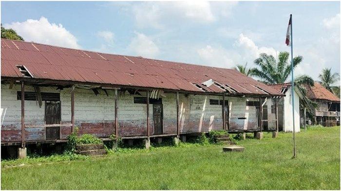 Sekolah rusak di OKI Desa Pagar Dewa, Kecamatan Mesuji, Jumat (23/9/2022). Sekolah ini difungsikan sekolah satu atap tempat belajar murid SD dan SMP.