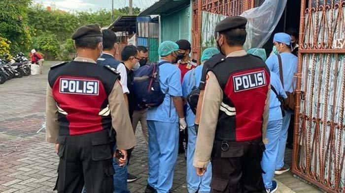 Polisi dan tim gabungan melakukan olah tempat kejadian perkara (TKP) di kawasan Kalideres, Jakarta Barat pada Rabu (16/11/2022). Gelagat Dian, salah satu keluarga yang tewas sebelum meninggal dunia dicurigai kriminolog