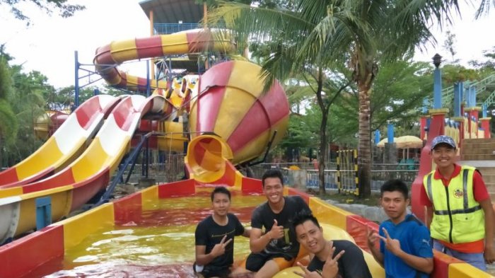 Wahana permainan air OPI Water Fun di kompleks OPI Jalan Gubernur H Bastari Jakabaring Palembang