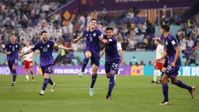 Julian Alvarez merayakan gol pada laga Polandia vs Argentina di Piala Dunia 2022
