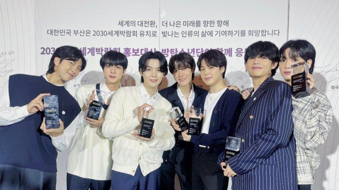 Paling baru, Menteri Pertahanan Korea Selatan Lee Jong Sup berencana melakukan survei publik mengenai pengecualian wajib militer BTS.