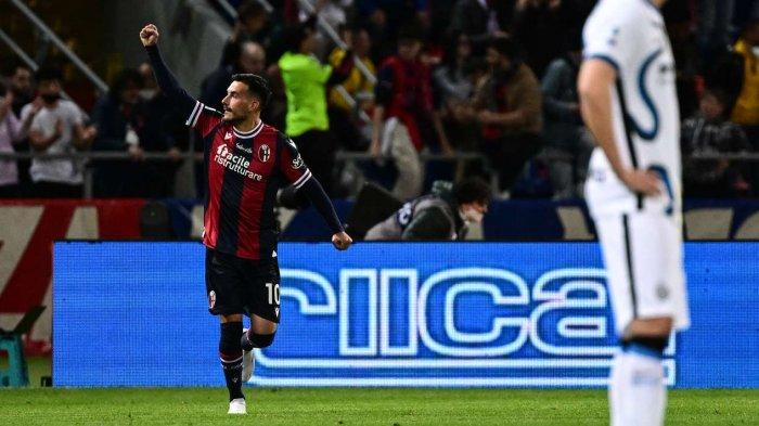 Sansonne merayakan gol kemenangan di laga Bologna vs Inter Milan, Kamis (28/4/2022)