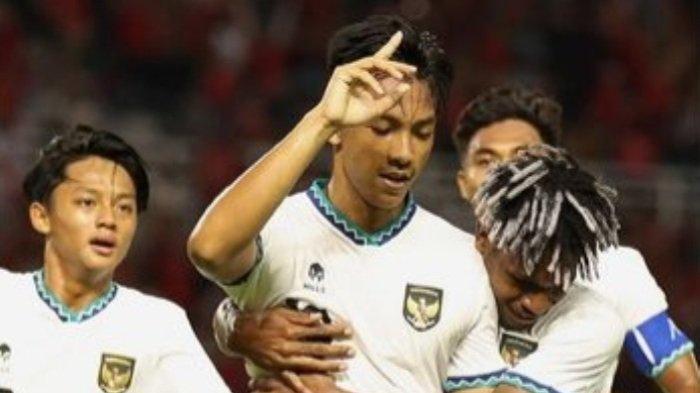Selebrasi pemain Timnas Indonesia saat menghadapi Hong Kong dalam laga Grup F Kualifikasi Piala Asia U-20 2023 di Stadion Gelora Bung Tomo (GBT) Surabaya, Jumat (16/9/2022).