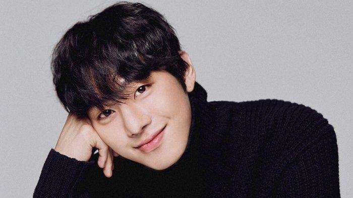 Aktris Ahn Hyeo Seop pernah tinggal di Kanada selama bertahun-tahun. Kemudian, dia kembali ke Korea untuk membangun kariernya sebagai bintang Korea.