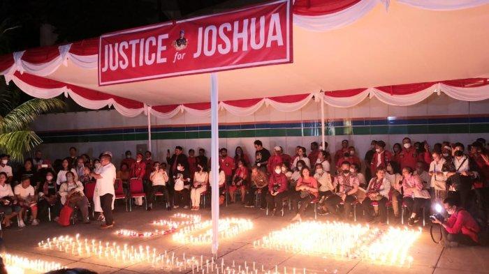 Aksi solidaritas untuk Brigadir Novriansyah Joshua Hutabarat alias Brigadir J di depan Plaza Taman Ismail Marzuki (TIM), Jakarta Pusat, Senin (8/8/2022) malam.