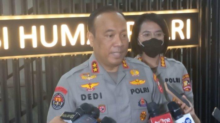 Kadiv Humas Polri, Irjen Dedi Prasetyo saat memberikan keterangan pers terkait pemberhentian tidak dengan hormat (PTDH) Brigjen Hendra Kurniawan, Senin (31/10/2022).
