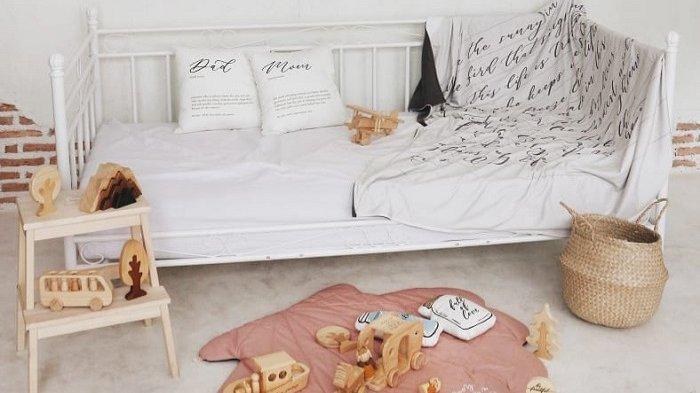 Usaha kreatif Lia Oktaviani Handoko dalam mengembangkan produk kerajinan tangan home decor dan wooden toys.
