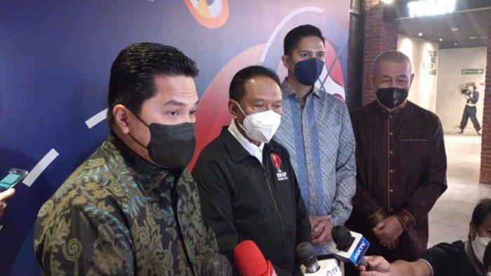 Menteri BUMN yang juga menjabat sebagai anggota Central Board FIBA Erick Thohir, Menpora Zainudin Amali, Event Director FIBA World Cup 2023 dan Ketum PP Perbasi Danny Kosasih saat diwawancarai di CGV FX, Jakarta, Selasa (12/4/2022).