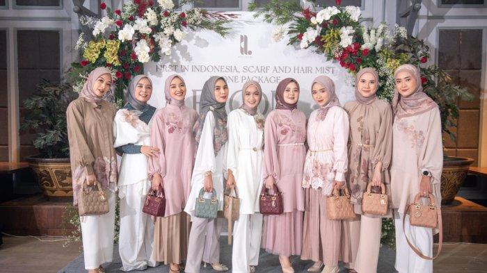 Nadya Rosmalina, pemilik Heylocal saat meluncurkan koleksi terbaru dari Heylocal yakni hairmist dan hijab anti lepek dan bau apek.