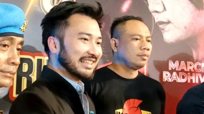 Pengusaha Rudy Salim menolak berkomentar soal kasus dugaan KDRT Rizky Billar pada Lesti Kejora ketika ditemui di acara Ring Merah in Collaboration Gladiator Boxing Show di Prestige Motorcars, Pluit, Jakarta Utara, Rabu (19/10/2022) malam.