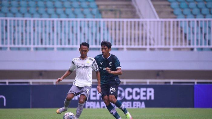 Persikabo 1973 vs Persib Bandung dalam laga uji coba di Stadion Pakansari, Cibinong, Kabupaten Bogor, Jawa Barat, Minggu (27/11/2022).
