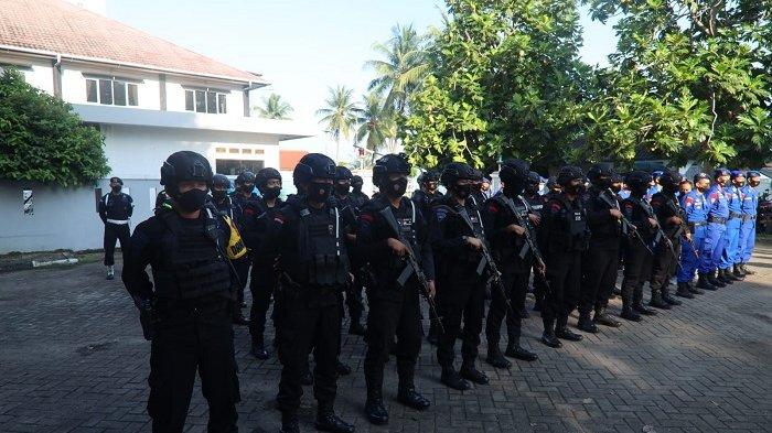 Sebanyak 509 personel gabungan dikerahkan Polda Banten untuk antisipasi lonjakan pengunjung kawasan Wisata Anyer, Selasa (3/5/2022)