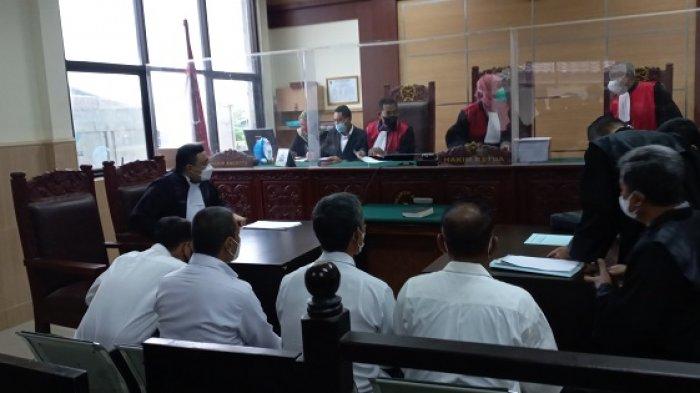 Sidang 4 terdakwa kasus Lapas Kelas I Tangerang terbakar di Pengadilan Negeri Tangerang, Selasa (`8/1/2022). Sidang ini dibatalkan karena ketua majelis hakim berhalangan hadir.