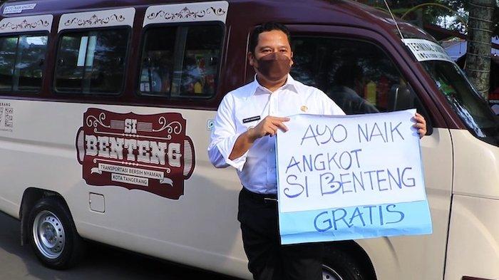 Wali Kota Tangerang, Arief R Wismansyah menawarkan naik angkot Benteng gratis untuk semua warga, Senin (11/10/2021)