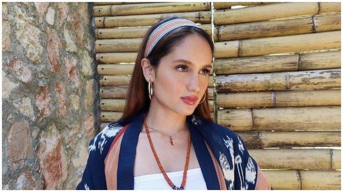 Cinta Laura