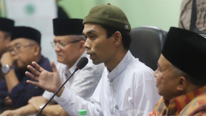 Ustaz Abdul Somad (UAS) bagikan kisahnya saat menduga dirinya terpapar Covid-19, bergejala berat hingga sudah buat surat wasiat. Dalam foto: UAS bersama Sekertaris Jenderal Majelis Ulama Indonesia (MUI) Anwar Abas dan Ketua MUI Bidang Hubungan Luar Negeri dan Kerjasama Internasional Muhyiddin Junaidi saat memberikan keterangan kepada media di Gedung MUI Pusat, Jakarta Pusat, Rabu (21/8/2019).