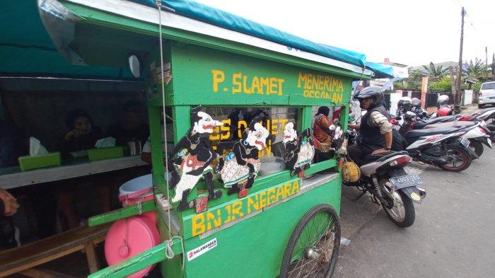 Es Dawet Durian Pak Slamet di Jalan Balai Rakyat, Pondok Bambu, Kecamatan Duren Sawit, Jakarta Timur, Kamis (3/11/2022).