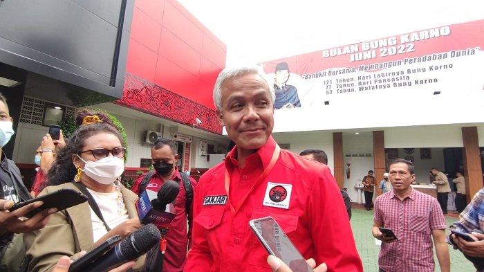 Gubernur Jawa Tengah Ganjar Pranowo mengaku belum berkomunikasi dengan Partai Nasdem, usai namanya direkomendasikan sebagai calon presiden (capres) dalam rakernas partai pimpinan Surya Paloh tersebut.
