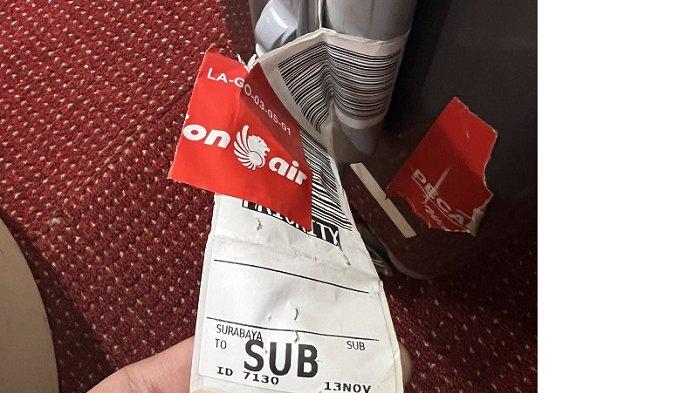 Koper Kaesang Pangarep yang terbawa pesawat Batik Air ke Bandara Kualanamu, Medan, Sumatera Utara, ternyata tag-nye tertulis SUB (kode untuk Surabaya), bukan KNO (Kualanamu).