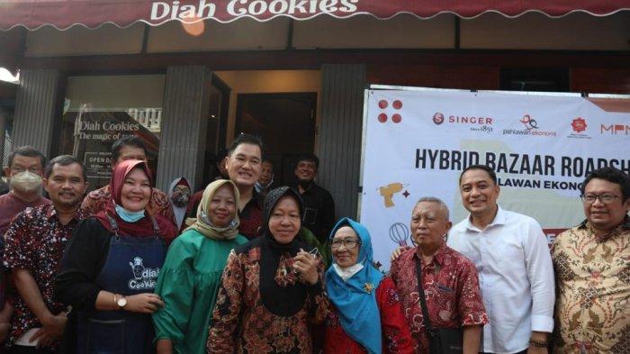 Menteri Sosial Tri Rismaharini dalam rangkaian kunjungan kerja di Jawa Timur meluangkan waktu untuk menyapa