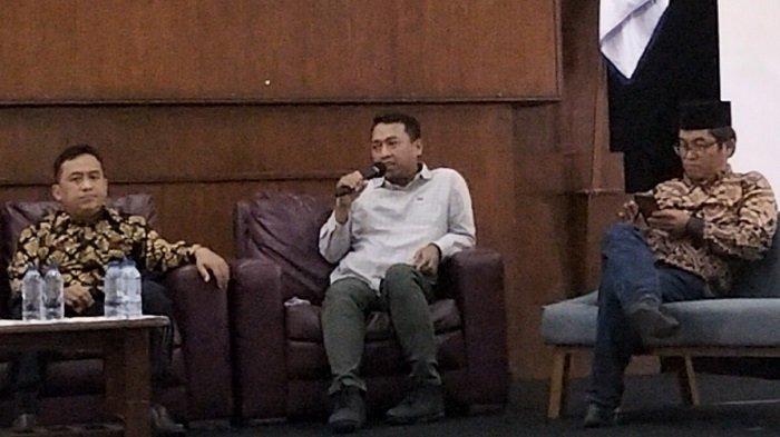 Peneliti Litbang Kompas, Yohan Wahyu, dalam acara Talkshow Series Memilih Damai dengan tema 'Membedah Genealogi Presiden dari Masa ke Masa', di Auditorium Arifin Panigoro, Universitas Al-Azhar Indonesia, Kecamatan Kebayoran Baru, Jakarta Selatan, Kamis (8/12/2022).