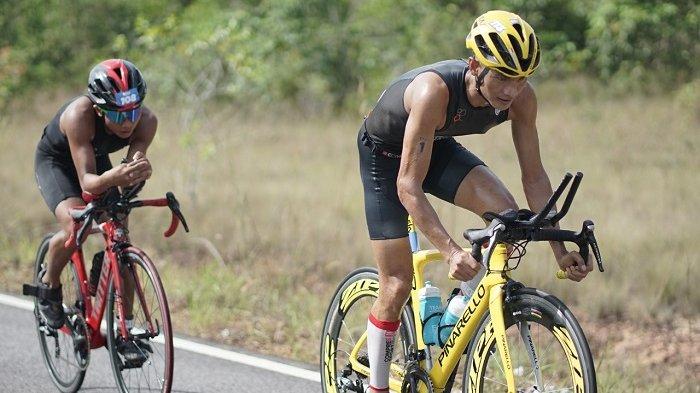 Peserta Belitung Triathlon Challenge 2022 bersaing menjadi yang terbaik