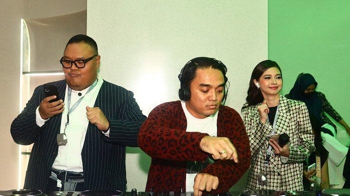 Suasana Silent Disco menggunakan produk true wireless stereo atau TWS Oppo Enco Buds2 di Gallery Oppo, Gandaria City Mall, Jakarta Selatan, Jumat (26/8/2022) lalu.