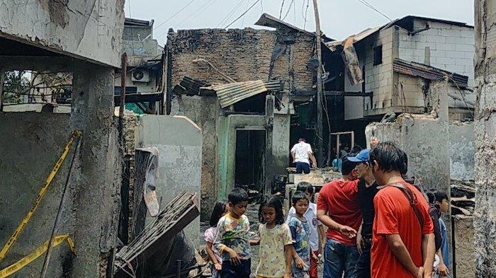 Permukiman warga di Jalan Cikini Kramat, Kelurahan Pegangsaan, Kecamatan Menteng, Jakarta Pusat, dilalap si jago merah, pada Selasa (27/9/2022) dini hari.