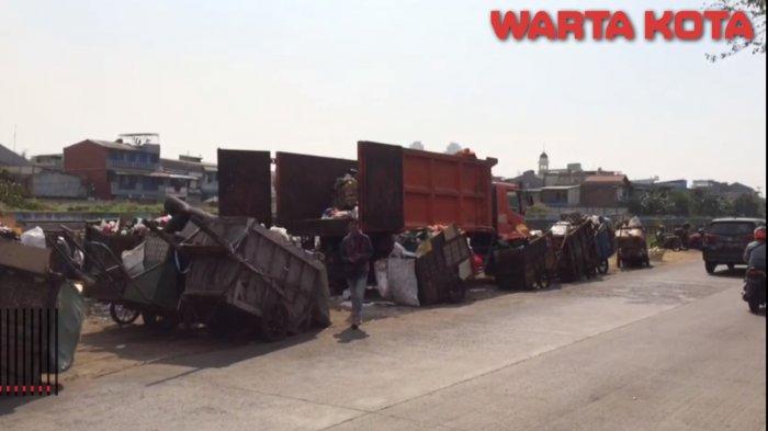 Penumpukan sampah di sekitar ITF Sunter Jakarta Utara
