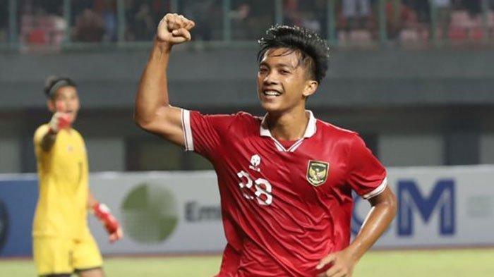 Skuat Timnas Indonesia U19 Rabbani Tasnim Siddiq tampil gemilang saat melawan Filipina U19 di laga keempat Piala AFF U19, Jumat (8/7/2022). Rabbani berhasil mencetak hatrik pada laga yang berakhir 5-1 itu.