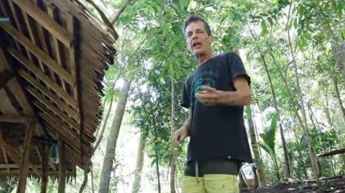 Kisah bule Marco tinggal di Hutan