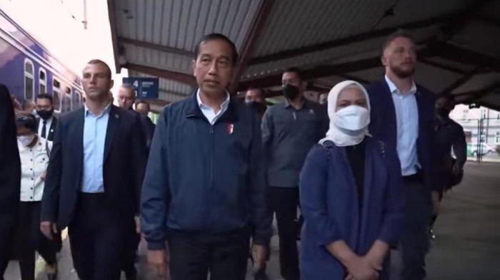 Potret Cantik dan Berani Ibu Negara Iriana Jokowi Dampingi Presiden hingga Tiba di Kyiv Ukraina 5