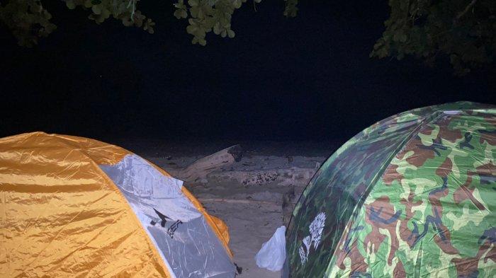 kemping di pantai moki