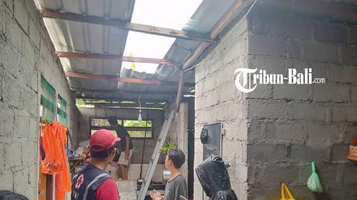Proses assessment oleh PMI Kota Denpasar dalam menangani angin puting beliung di Babakan Sari