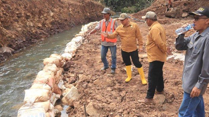 Bupati Kotabaru H Sayed Jafar meninjau lokasi pembangunan intake air