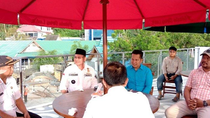 Bupati kotabaru Sayed Jafar Alaydrus meninjau kembali pembangunan resto di Siringlaut 16112022.