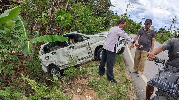 Kondisi Toyota Avanza seusai tertabrak truk fuso.