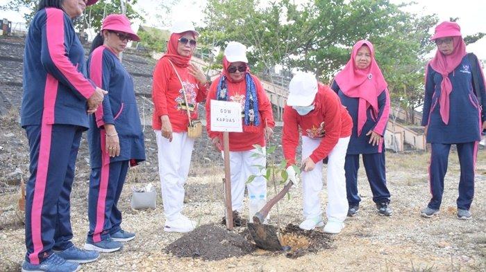 Kontingen GOW Kabupaten Kapuas menanam pohon di Raker Kota Muara Teweh 18092022.