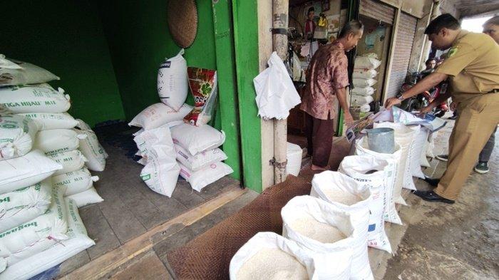 Libatkan 10 pedagang, Diskopukmperindag Tabalong luncurkanProgram Subsidi Beras.