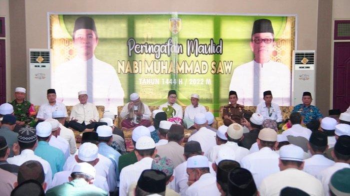 Para undangan saat maulid Nabi Muhammad di rumah dinas Bupati hst.