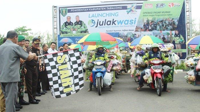 Pelepasan 70 pedagang Julak Wasi dilakukan Bupati tabalong H Anang Syakhfiani Senin (21/11/2022).