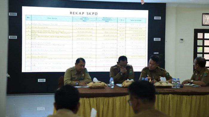 R Suria Fadliansyah pada acara Serah Terima Jabatan Pj Bupati HSU 2